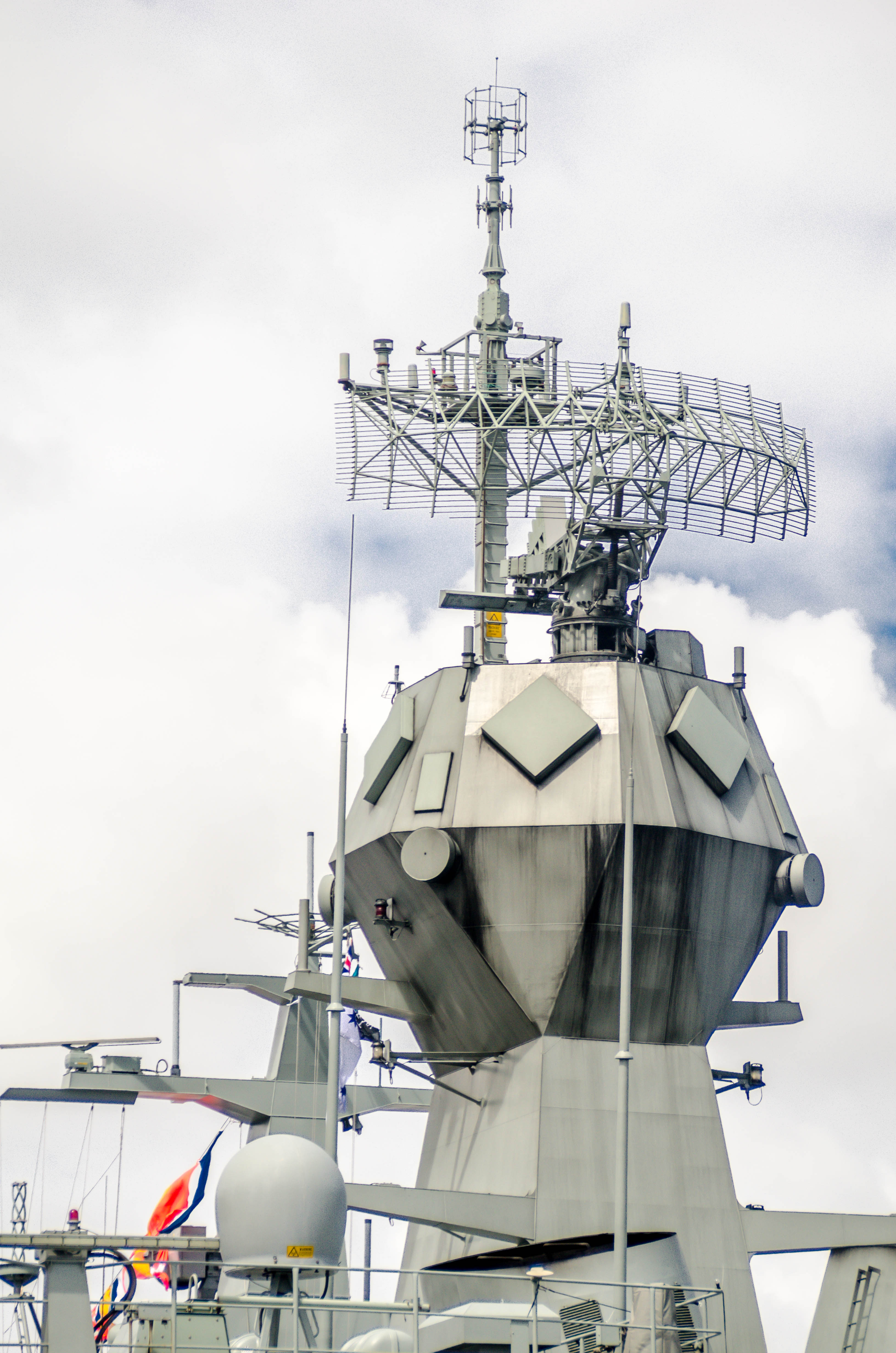 HMAS_Perth_CEA Technologies_CEAFAR_radar