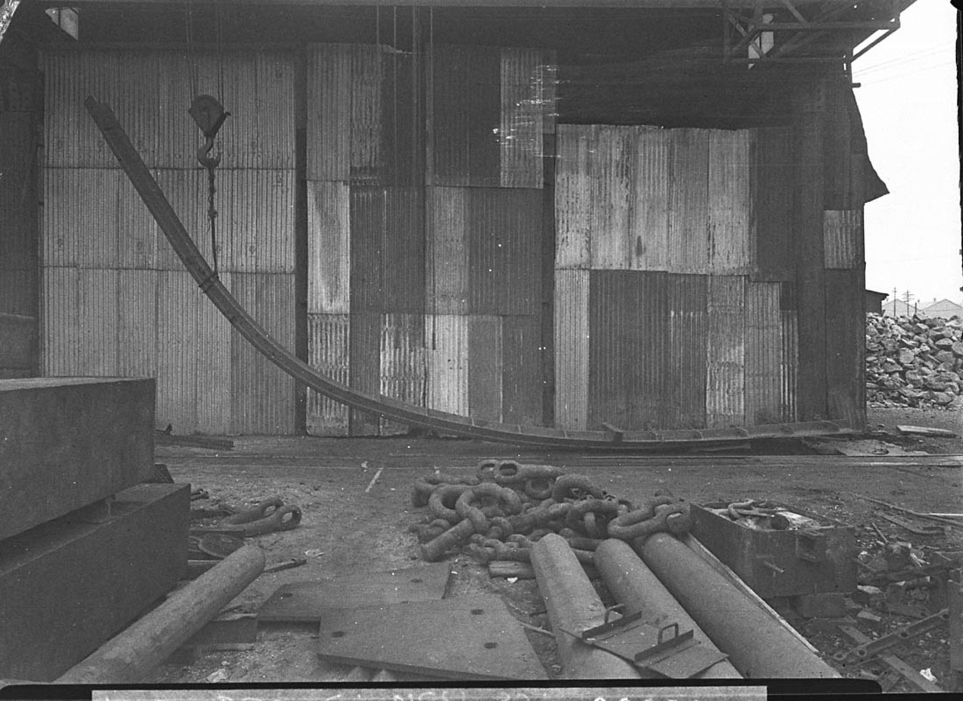 SLNSW_13594_A_huge_forging_of_a_ships_bowsprit