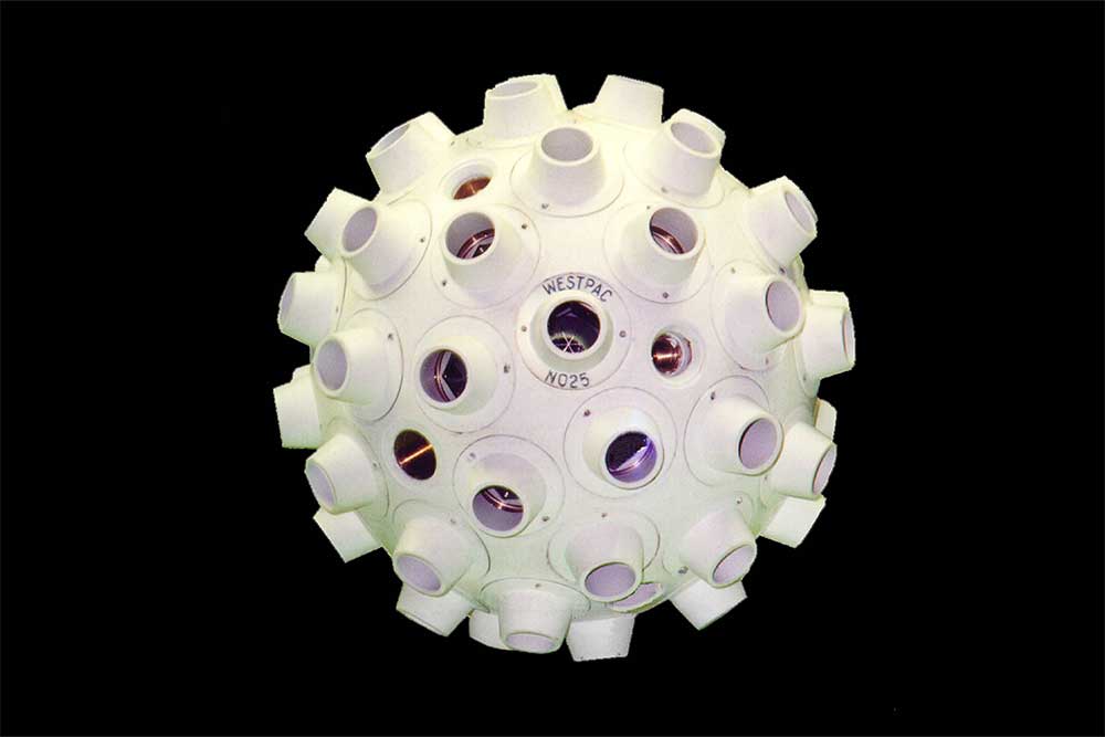 EOS-space-optical-communications2