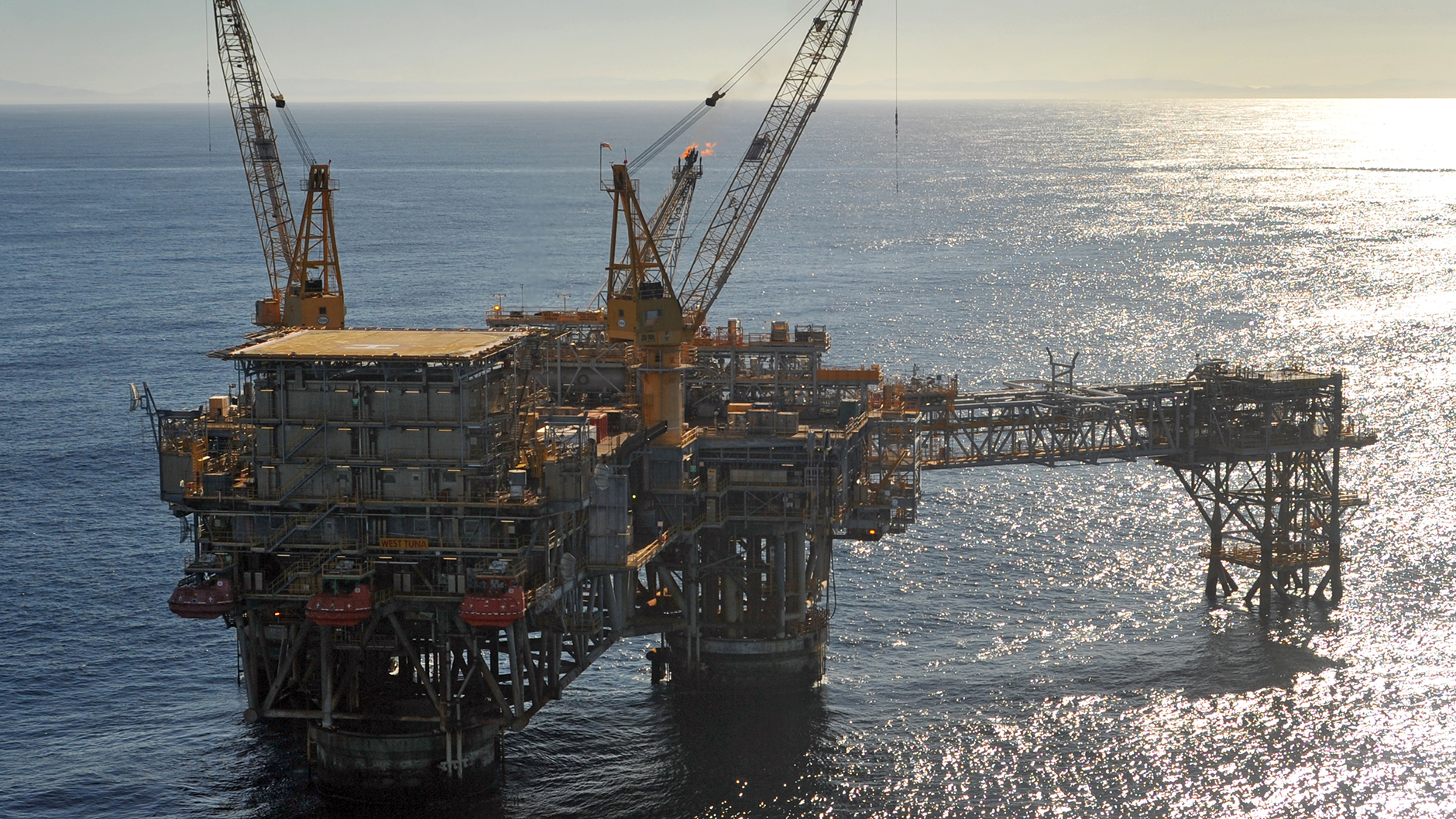 56194_edit_offshore-platform-jkr_inline