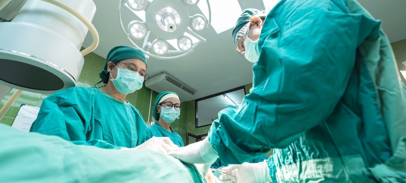 medcon-theatre-gowns-scrubs-medical-hero-3-1400-x-631