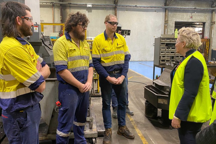 12626710-3×2-xlarge