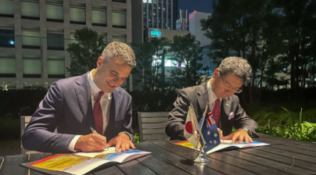Image for Malinauskas signs Japanese companies to green hydrogen
