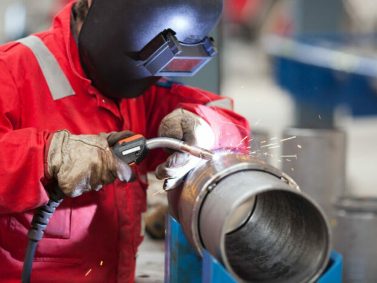 welder-training-1024×683-1-e1700082280461-1200×900-c-default