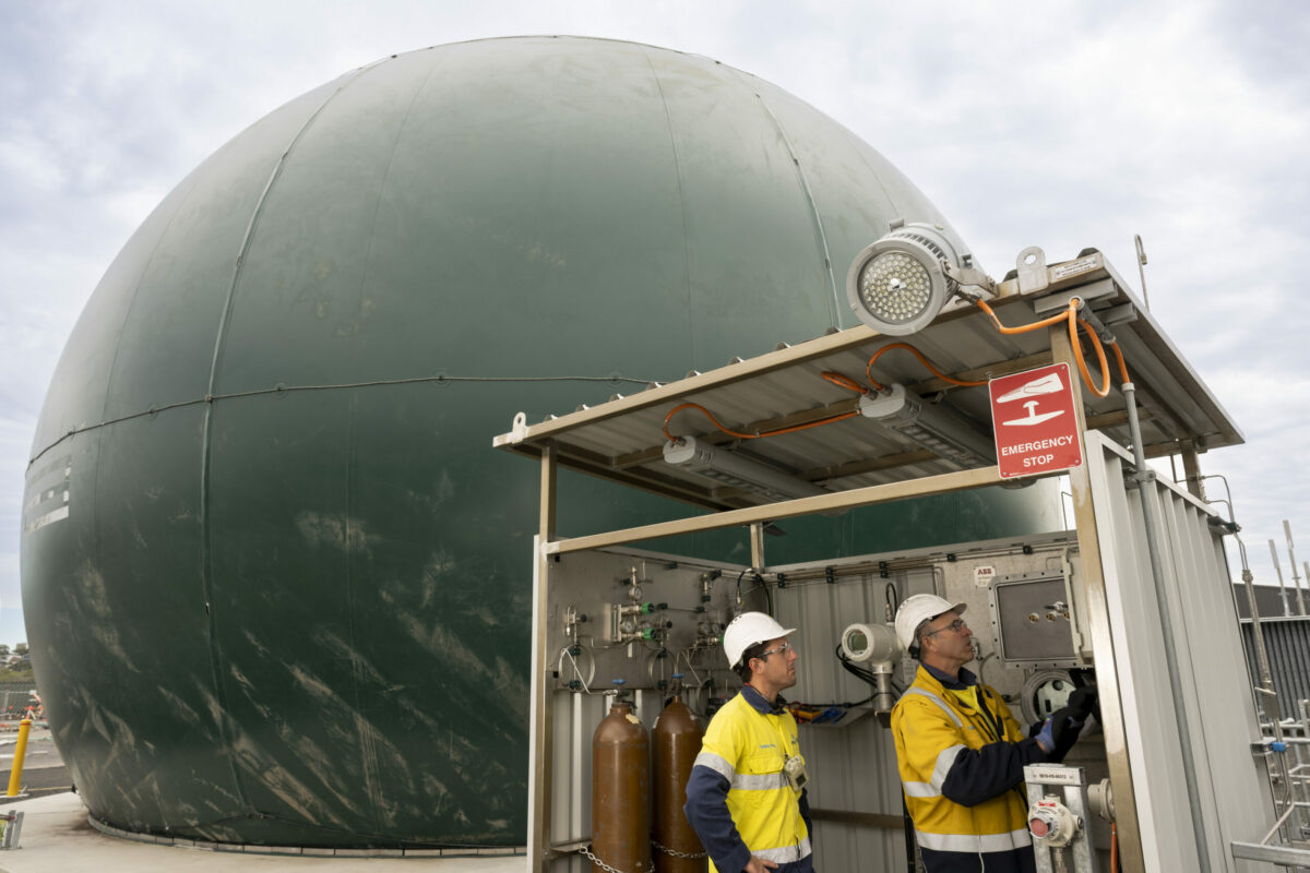 Malabar biomethane injection plant – Jemena and Zinfra team members in front of biogas buffer dome_Credit_CassandraHannagan-140