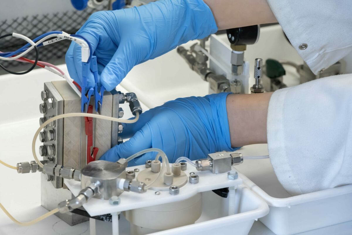 The MacFarlane Simonov Ammonia Cell