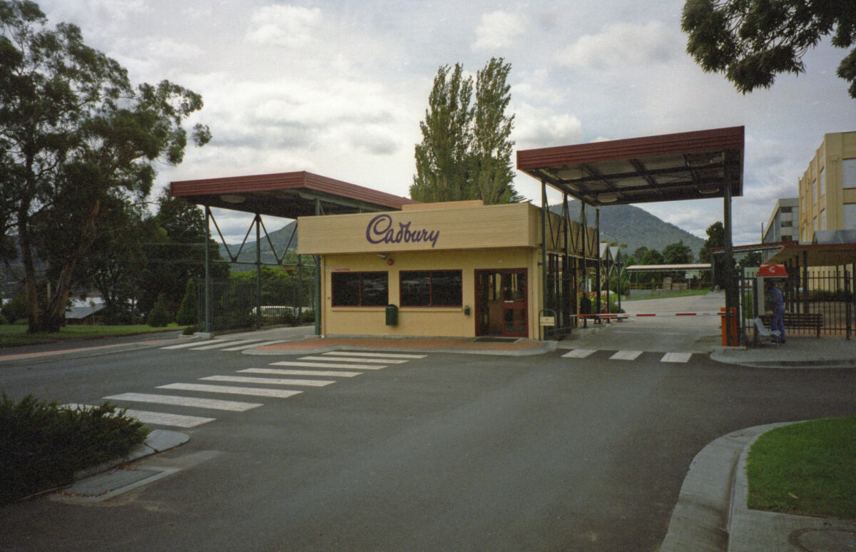 Cadbury_Factory_Outside_Hobart,_Tasmania (1)