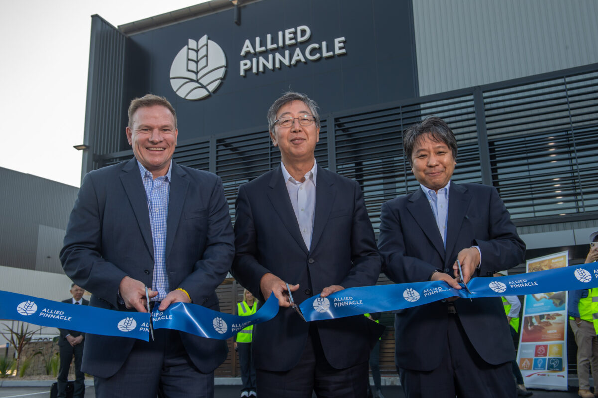 (from L-R) Mr David Pitt, Mr Takao Yamada, Mr Yu Nagaki (2)