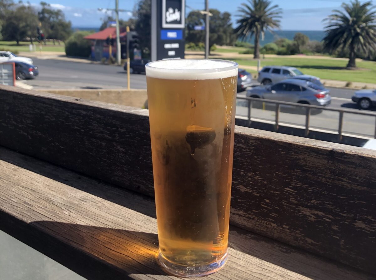 Australian_style_lager_(cropped)