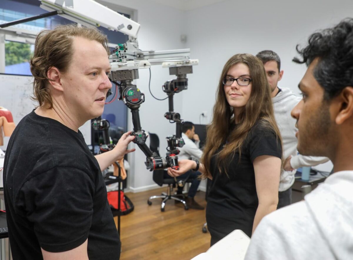 team-photo-04-BMxl3rkb