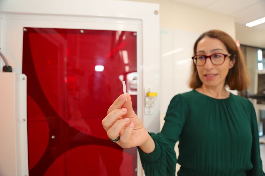 JCU engineers develop world-first bendable ceramic for aerospace applications