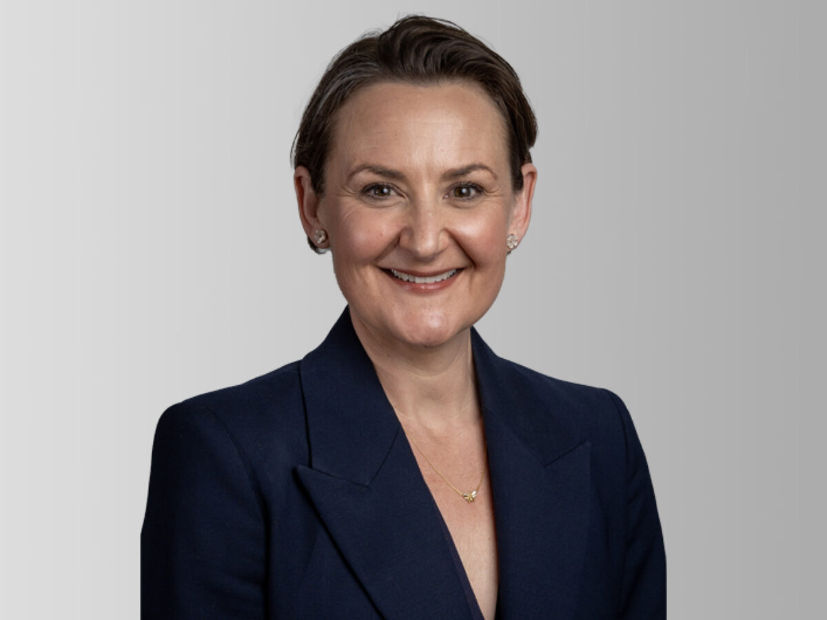 Amber-Jade-Sanderson-1200×900-c-default