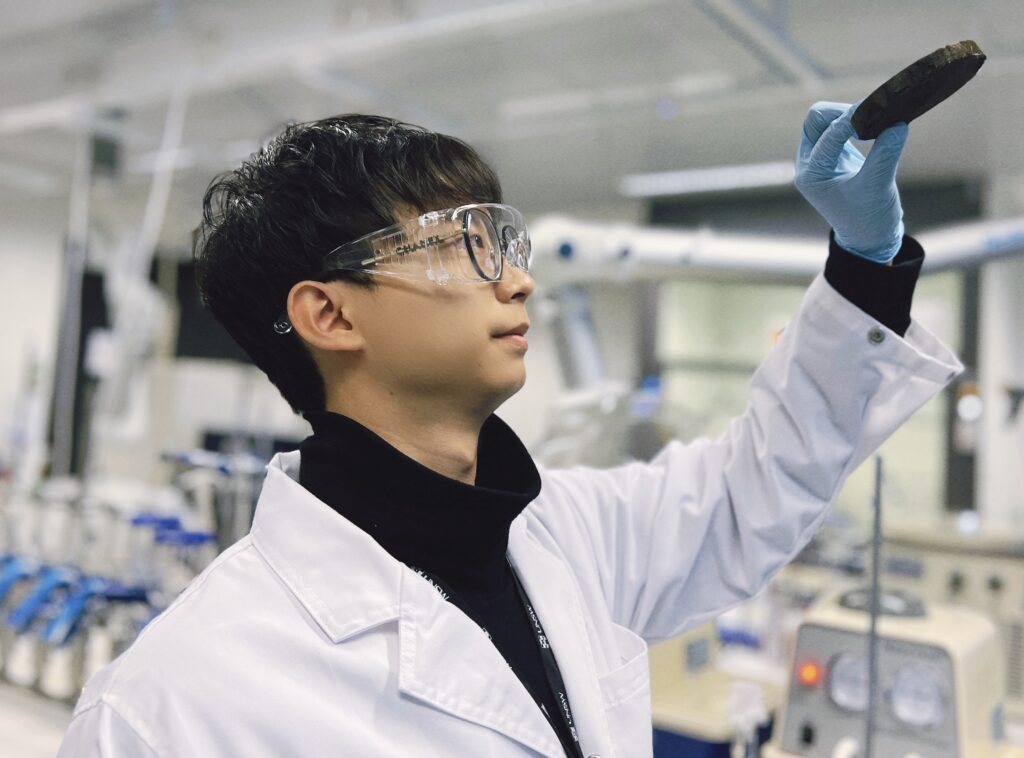 Scientists create 'magic' material that pulls drinking water from thin air