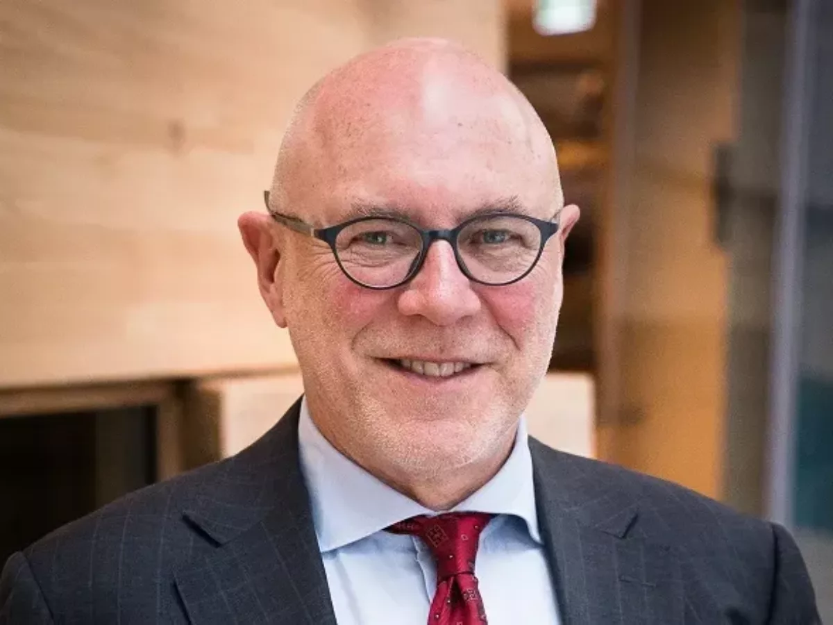 Professor-Roy-Green_625x442-1200×900-c-default